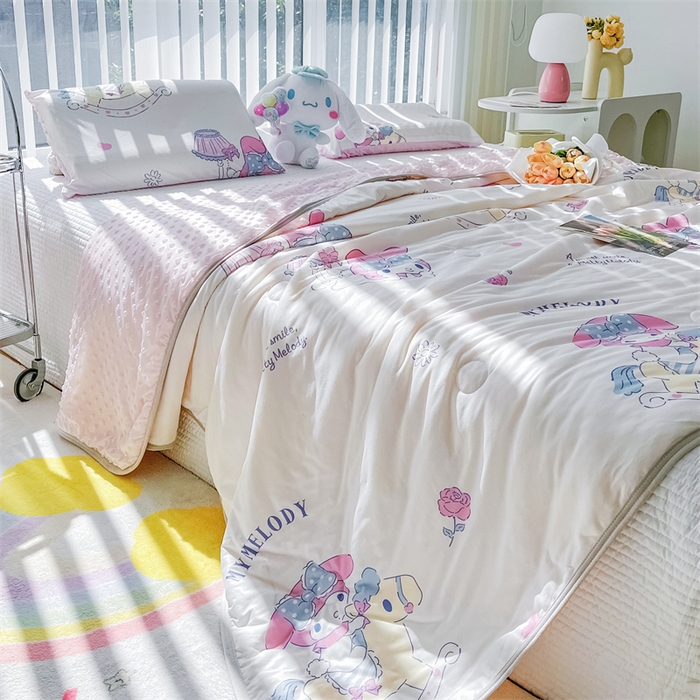 91家纺网 家纺一手货源 找家纺 米米儿家纺 2024新款A类针织棉凉豆豆夏被夏凉被空调被-三丽鸥系列 木马-美乐蒂