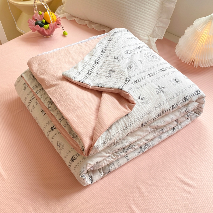 91家纺网 家纺一手货源 找家纺 慕澄家纺 2024新款时尚印花泡泡棉花边夏被夏凉被空调被 夏被-英伦熊