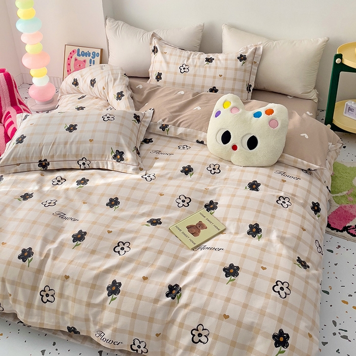 91家纺网 家纺一手货源 找家纺 云锦家居 2024新款13070纯棉印花吊边款一字绣四件套 淡若纷芳