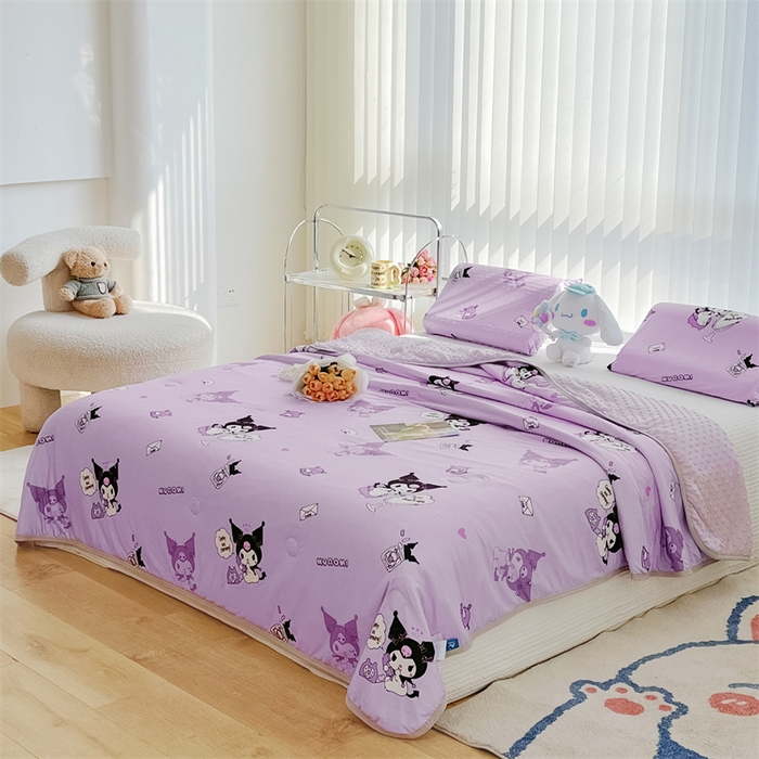 91家纺网 家纺一手货源 找家纺 米米儿家纺 2024新款A类针织棉凉豆豆夏被夏凉被空调被-三丽鸥系列 紫色库洛米