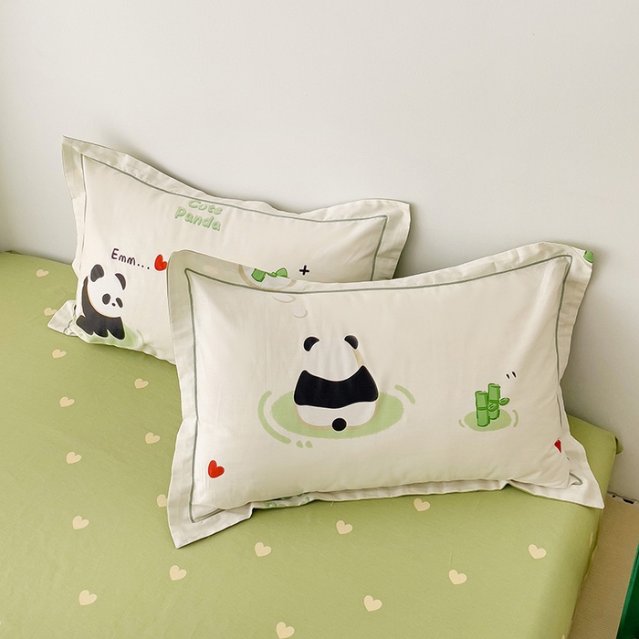 91家纺网 家纺一手货源 找家纺 云锦家居 2024新款13070纯棉印花吊边款一字绣四件套 熊猫乐园