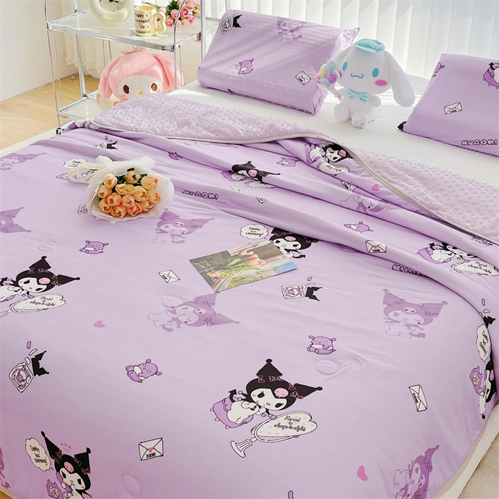 91家纺网 家纺一手货源 找家纺 米米儿家纺 2024新款A类针织棉凉豆豆夏被夏凉被空调被-三丽鸥系列 紫色库洛米