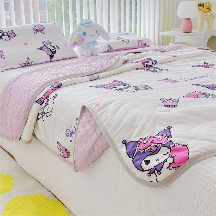 91家纺网 家纺一手货源 找家纺 米米儿家纺 2024新款A类针织棉凉豆豆夏被夏凉被空调被-三丽鸥系列 搞怪库洛米