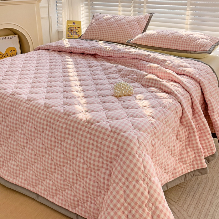 91家纺网 家纺一手货源 找家纺 纽缦家纺 2024纯色云朵棉加棉加厚床盖（床单） 小粉格