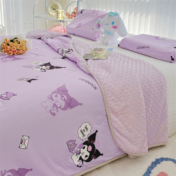 91家纺网 家纺一手货源 找家纺 米米儿家纺 2024新款A类针织棉凉豆豆夏被夏凉被空调被-三丽鸥系列 紫色库洛米