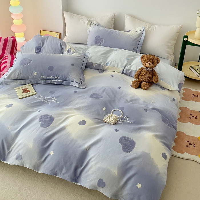 91家纺网 家纺一手货源 找家纺 云锦家居 2024新款13070纯棉印花吊边款一字绣四件套 恋恋情节