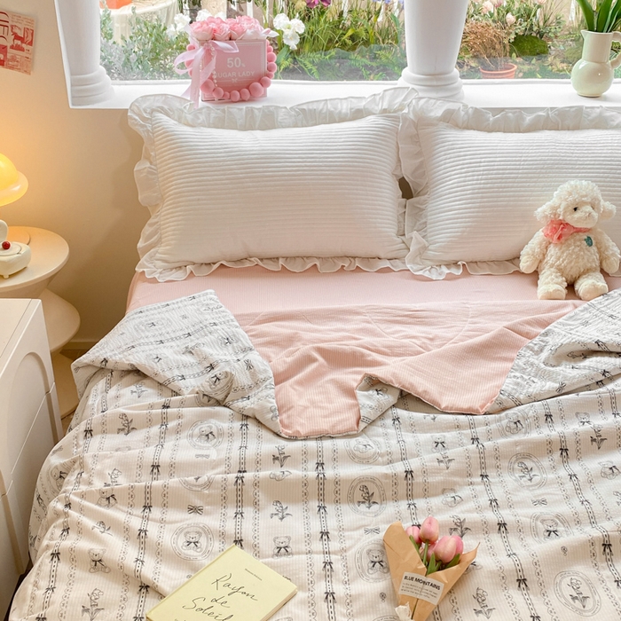 91家纺网 家纺一手货源 找家纺 慕澄家纺 2024新款时尚印花泡泡棉花边夏被夏凉被空调被 夏被-英伦熊