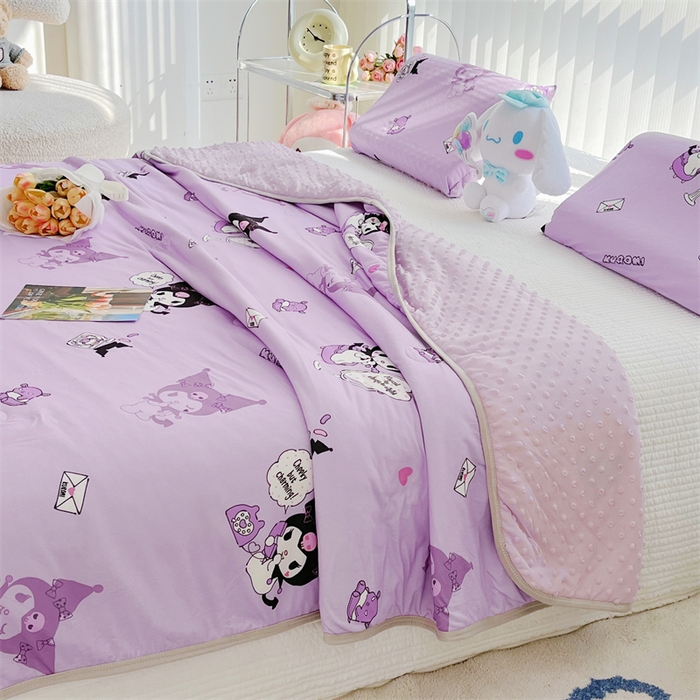 91家纺网 家纺一手货源 找家纺 米米儿家纺 2024新款A类针织棉凉豆豆夏被夏凉被空调被-三丽鸥系列 紫色库洛米