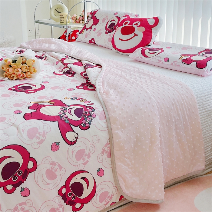 91家纺网 家纺一手货源 找家纺 2024新款A类针织棉凉豆豆夏被夏凉被空调被-迪士尼系列 草莓熊