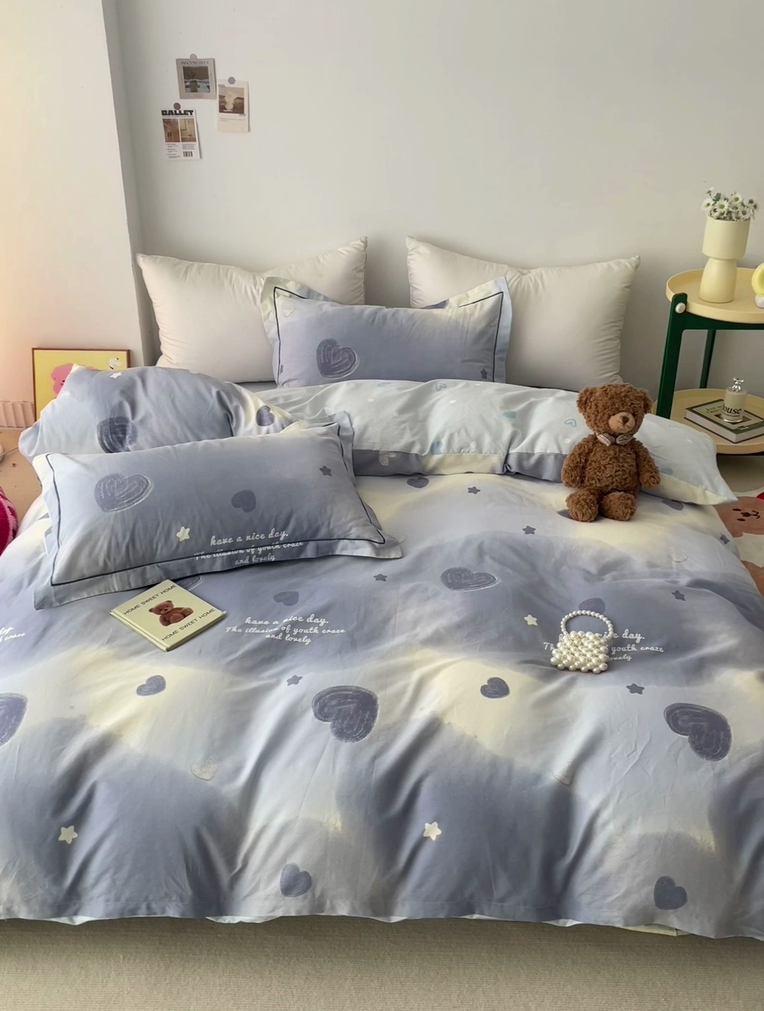 91家纺网 家纺一手货源 找家纺 云锦家居 2024新款13070纯棉印花吊边款一字绣四件套 恋恋情节