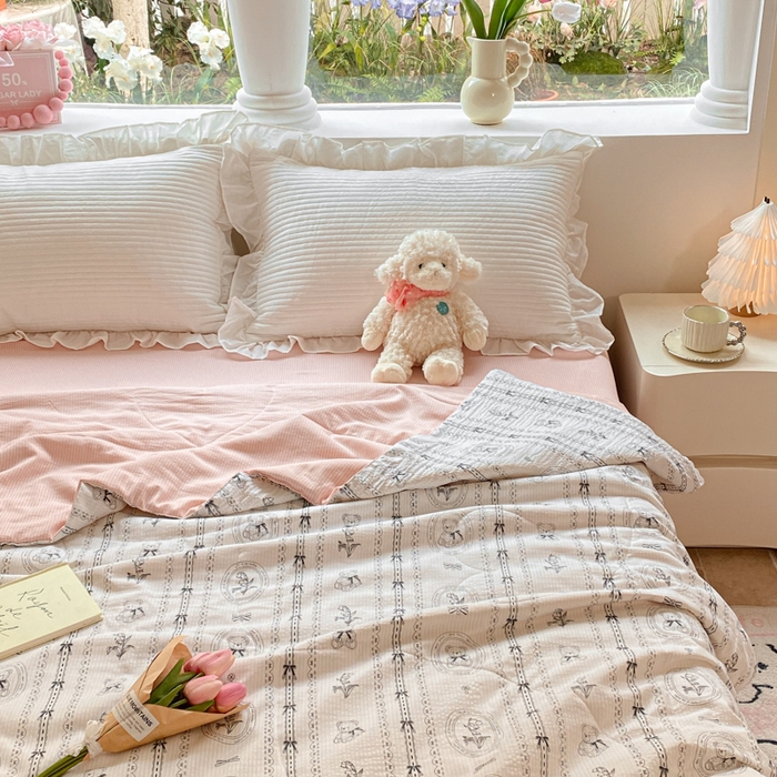 91家纺网 家纺一手货源 找家纺 慕澄家纺 2024新款时尚印花泡泡棉花边夏被夏凉被空调被 夏被-英伦熊