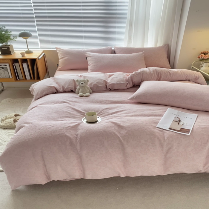 91家纺网 家纺一手货源 找家纺 宜代光年 2024新款60s水洗棉提花系列 玫瑰粉