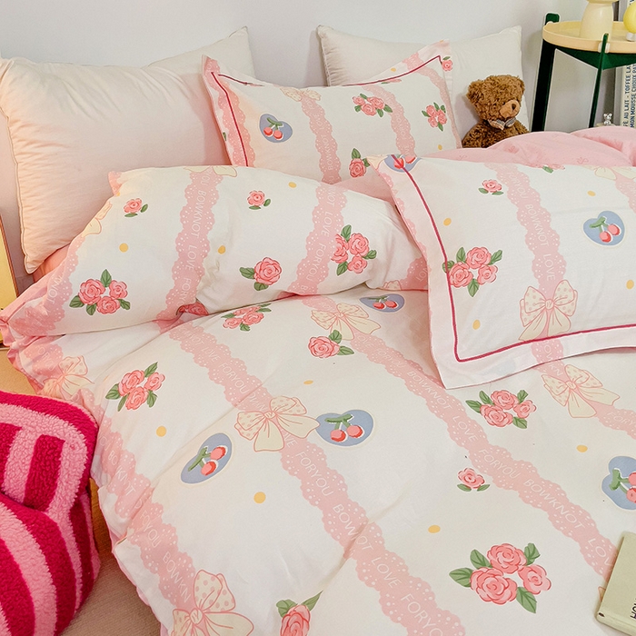 91家纺网 家纺一手货源 找家纺 云锦家居 2024新款13070纯棉印花吊边款一字绣四件套 玫瑰河畔