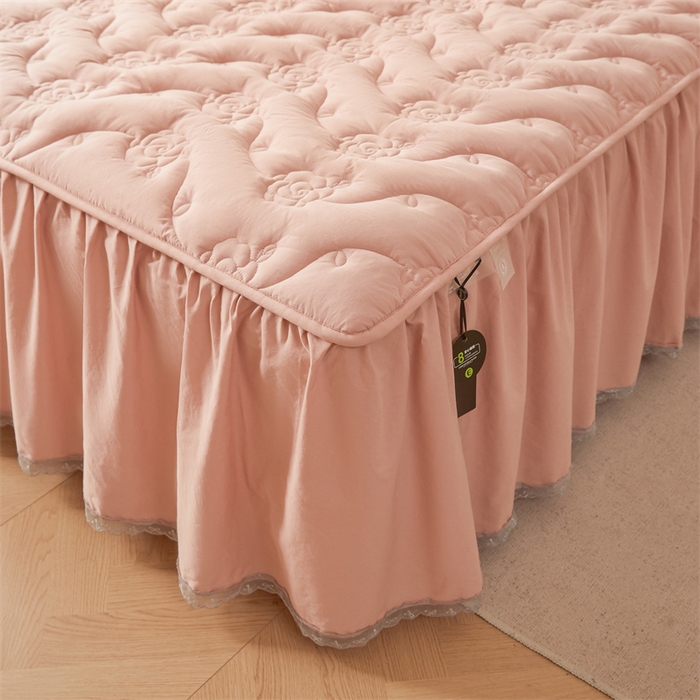 91家纺网 家纺一手货源 找家纺 3C 2024新款玫瑰全棉水洗棉大豆夹棉床裙 轻柔粉