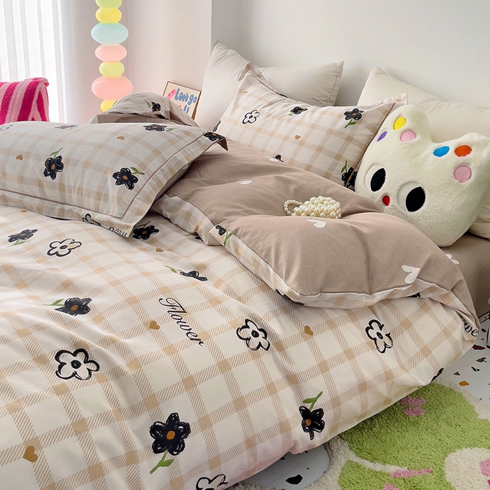 91家纺网 家纺一手货源 找家纺 云锦家居 2024新款13070纯棉印花吊边款一字绣四件套 淡若纷芳