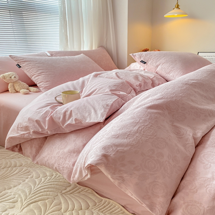 91家纺网 家纺一手货源 找家纺 宜代光年 2024新款60s水洗棉提花系列 玫瑰粉