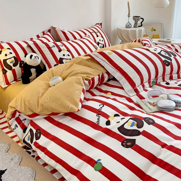 91家纺网 家纺一手货源 找家纺 云锦家居 2024新款13070纯棉印花吊边款一字绣四件套 熊猫家族