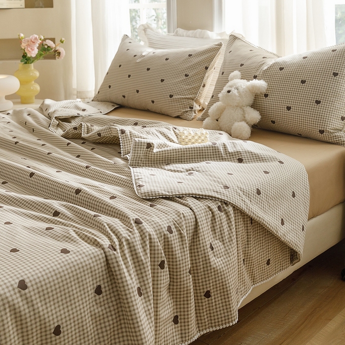 91家纺网 家纺一手货源 找家纺 优被业 2025新款全棉13372大豆夏被四件套小碎花系列 守护甜心