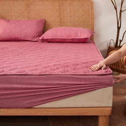 91家纺网 家纺一手货源 找家纺 3C 2024新款抗菌防螨透气防水夹棉床笠 红豆沙