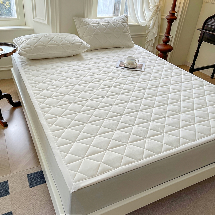 91家纺网 家纺一手货源 找家纺 3C 2024新款全棉夹棉大豆床护垫 奶昔白