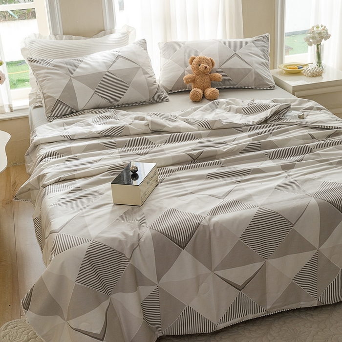 91家纺网 家纺一手货源 找家纺 优被业 2025新款全棉13372大豆夏被四件套小碎花系列 菱格