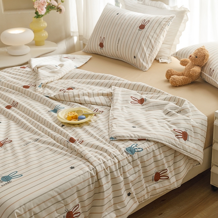 91家纺网 家纺一手货源 找家纺 优被业 2025新款全棉13372大豆夏被四件套小碎花系列 比菲兔