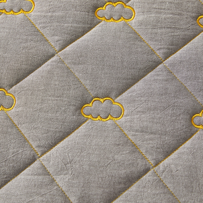 91家纺网 家纺一手货源 找家纺 3C 2024新款全棉抗菌抑菌云朵刺绣床笠 冰山灰