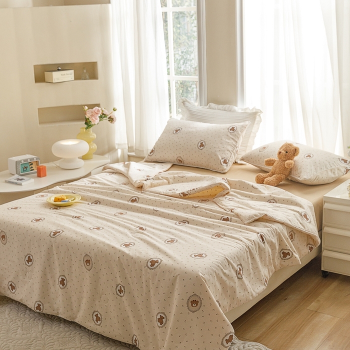 91家纺网 家纺一手货源 找家纺 优被业 2025新款全棉13372大豆夏被四件套小碎花系列 梦露熊
