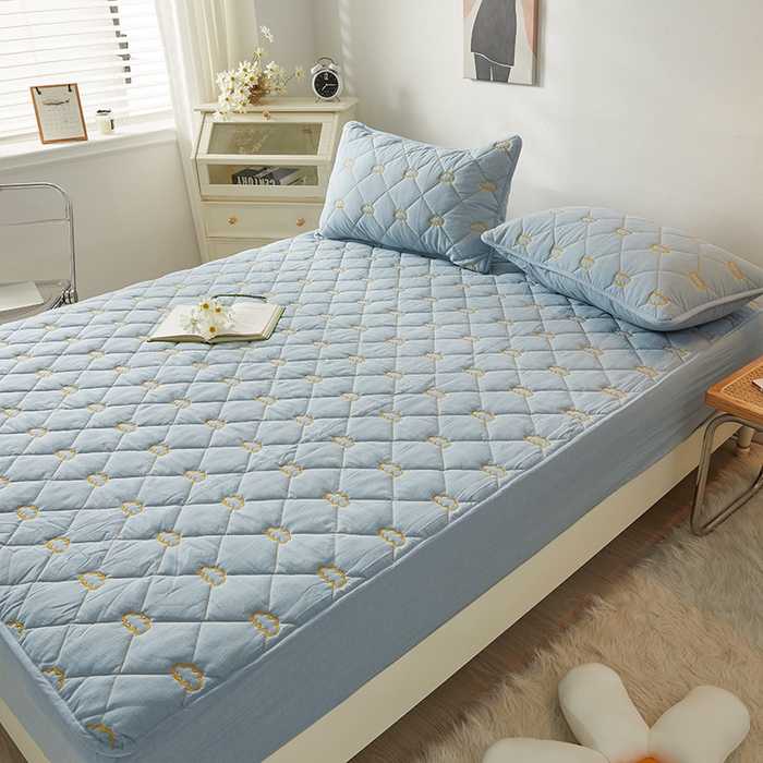 91家纺网 家纺一手货源 找家纺 3C 2024新款全棉抗菌抑菌云朵刺绣床笠 浅蓝