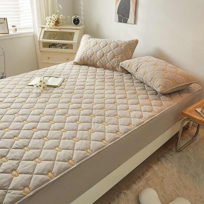 91家纺网 家纺一手货源 找家纺 3C 2024新款全棉抗菌抑菌云朵刺绣床笠 清新灰