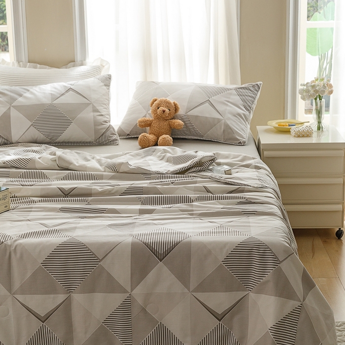 91家纺网 家纺一手货源 找家纺 优被业 2025新款全棉13372大豆夏被四件套小碎花系列 菱格