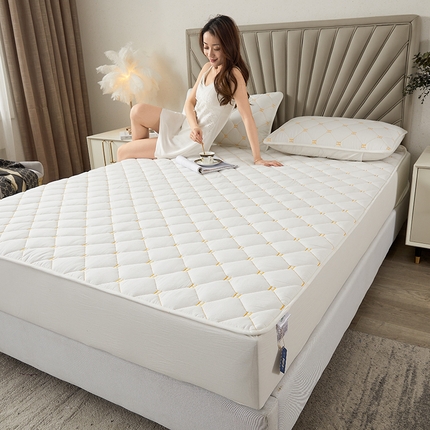 91家纺网 家纺一手货源 找家纺 3C 2024新款H标刺绣床笠 珍珠白