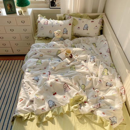 91家纺网 家纺一手货源 找家纺 顾里家纺 2024新款韩系治愈小清新花边氧气泡泡棉夏被四件套 滑板恐龙