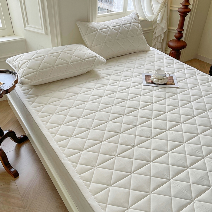 91家纺网 家纺一手货源 找家纺 3C 2024新款全棉夹棉大豆床护垫 奶昔白