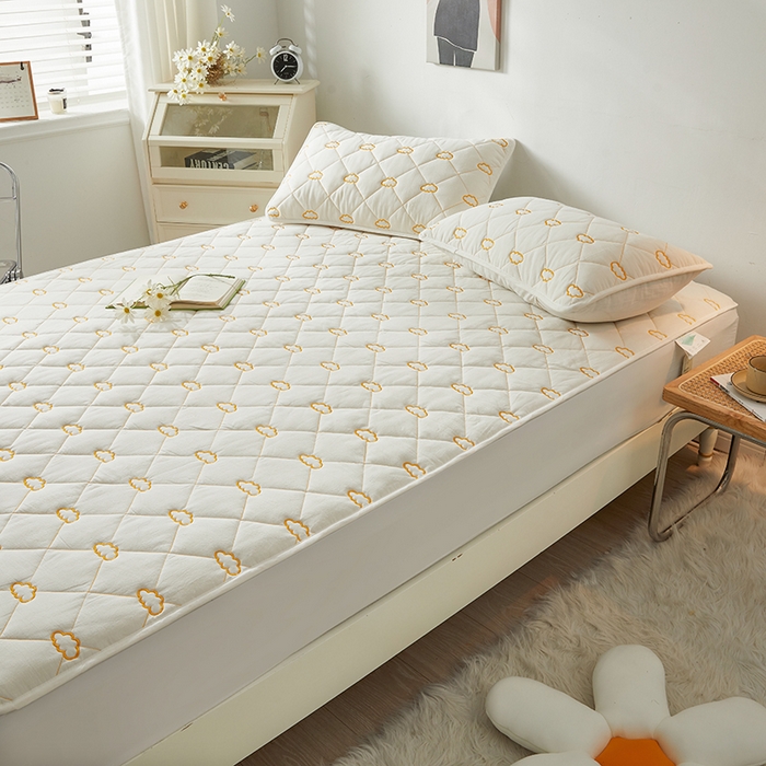 91家纺网 家纺一手货源 找家纺 3C 2024新款全棉抗菌抑菌云朵刺绣床笠 珍珠白