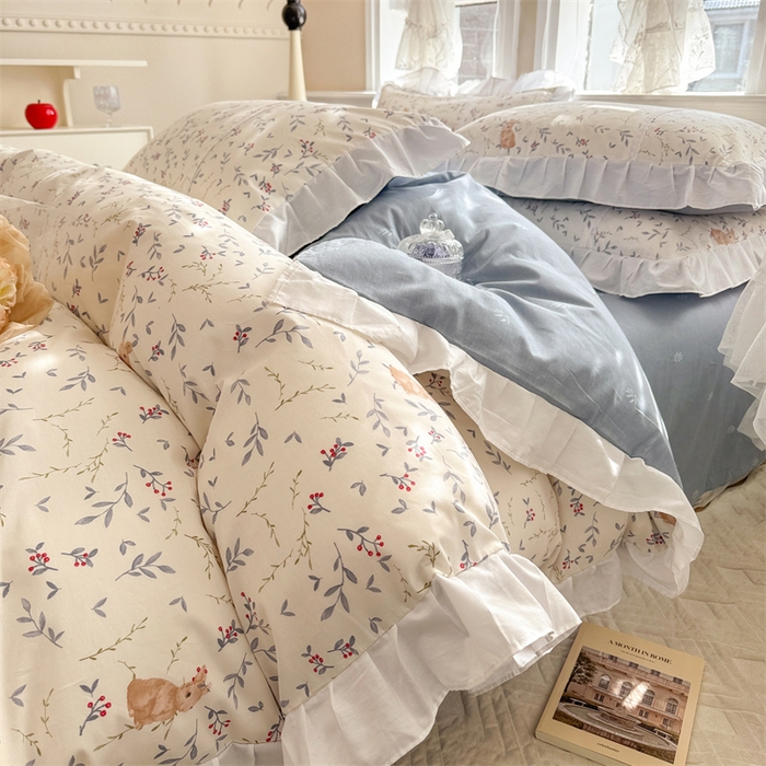 91家纺网 家纺一手货源 找家纺 简宜家居（朝初家纺） 2025新款40支斜纹全棉花边款四件套 一只甜甜兔