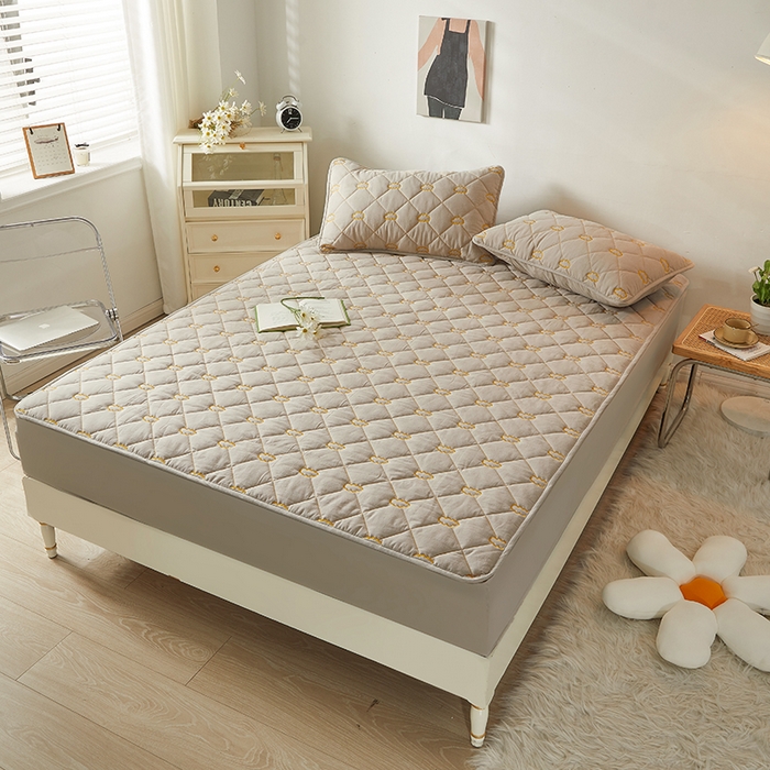 91家纺网 家纺一手货源 找家纺 3C 2024新款全棉抗菌抑菌云朵刺绣床笠 清新灰