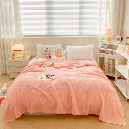 91家纺网 家纺一手货源 找家纺 悦然毛巾被 2025新款全棉线毯毛巾被洛格纱布盖毯 洛格－粉色