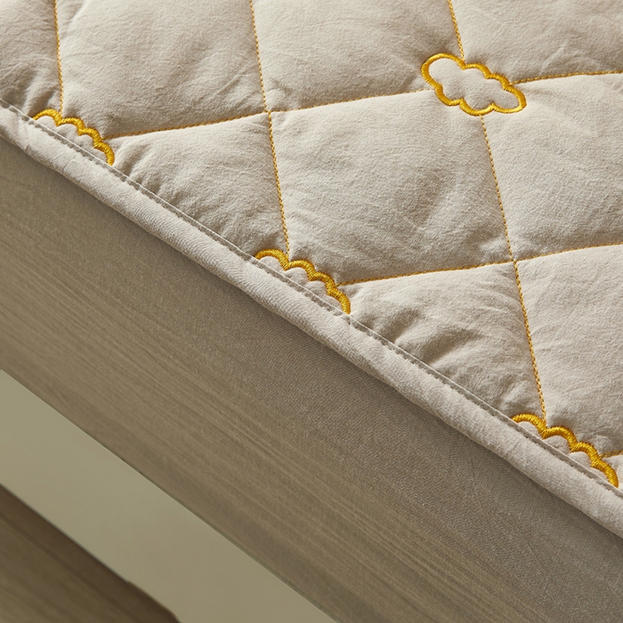 91家纺网 家纺一手货源 找家纺 3C 2024新款全棉抗菌抑菌云朵刺绣床笠 清新灰