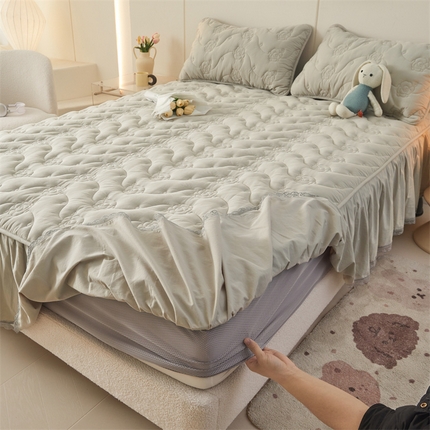 91家纺网 家纺一手货源 找家纺 3C 2024新款玫瑰水洗棉床裙式床笠 烟雾灰