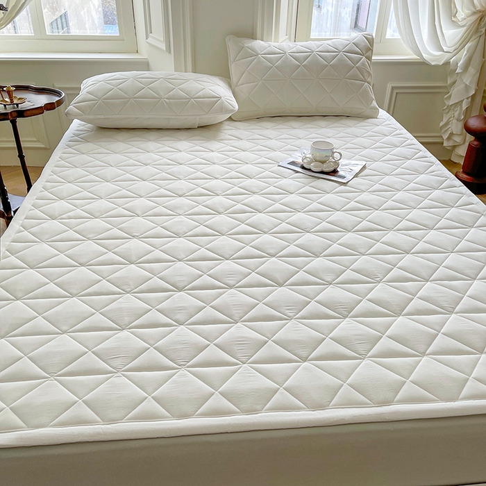 91家纺网 家纺一手货源 找家纺 3C 2024新款全棉夹棉大豆床护垫 奶昔白