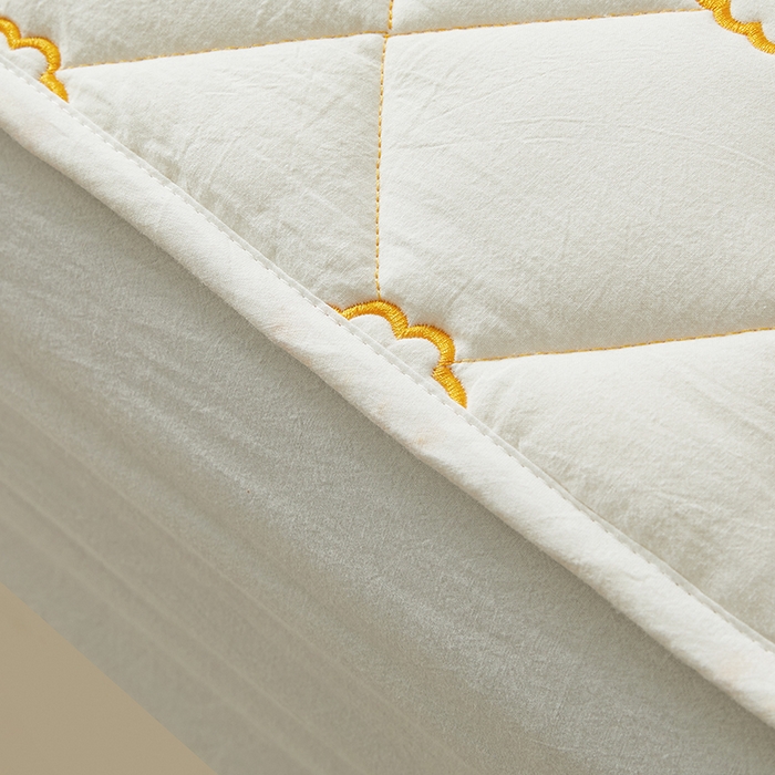 91家纺网 家纺一手货源 找家纺 3C 2024新款全棉抗菌抑菌云朵刺绣床笠 珍珠白