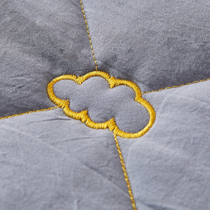 91家纺网 家纺一手货源 找家纺 3C 2024新款全棉抗菌抑菌云朵刺绣床笠 蓝灰