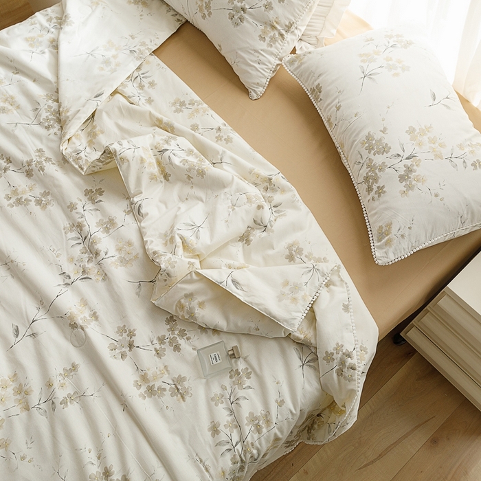 91家纺网 家纺一手货源 找家纺 优被业 2025新款全棉13372大豆夏被四件套小碎花系列 风姿