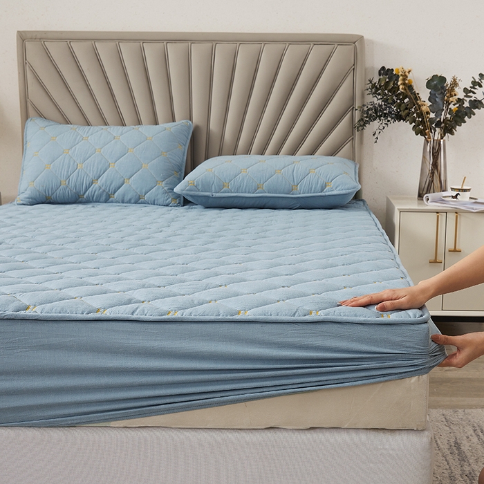 91家纺网 家纺一手货源 找家纺 3C 2024新款H标刺绣床笠 浅蓝