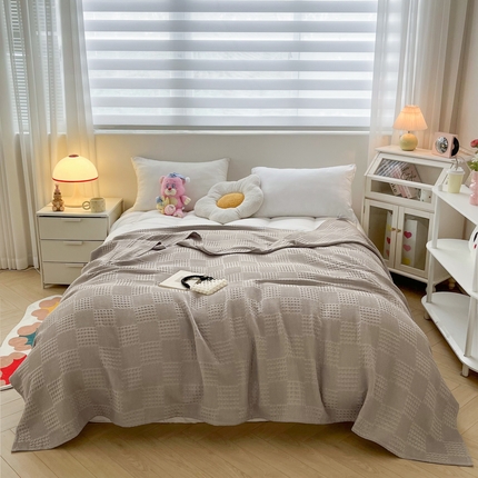 91家纺网 家纺一手货源 找家纺 悦然毛巾被 2025新款全棉线毯毛巾被洛格纱布盖毯 洛格－浅灰