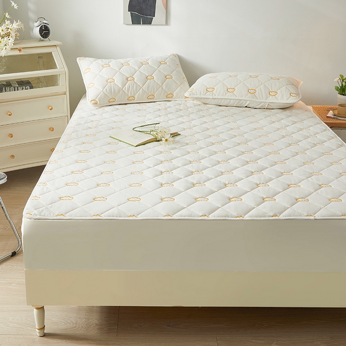 91家纺网 家纺一手货源 找家纺 3C 2024新款全棉抗菌抑菌云朵刺绣床笠 珍珠白