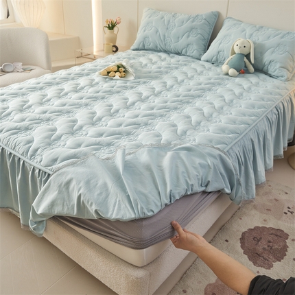 91家纺网 家纺一手货源 找家纺 3C 2024新款玫瑰水洗棉床裙式床笠 婴儿蓝