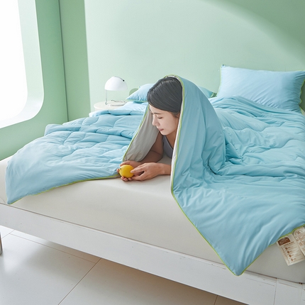 91家纺网 家纺一手货源 找家纺 董韵家纺 2025新款A类氨纶凉感丝西瓜抗菌夏被 撞色-蓝+灰