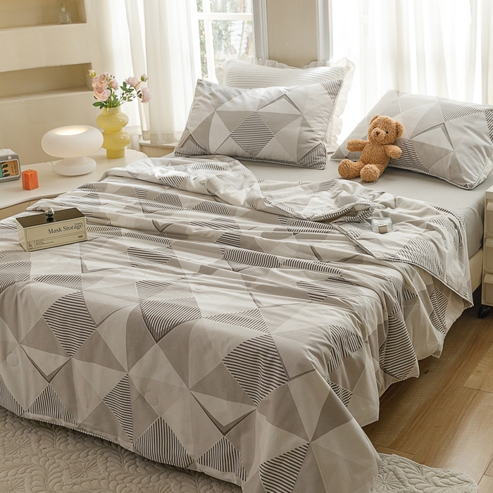 91家纺网 家纺一手货源 找家纺 优被业 2025新款全棉13372大豆夏被四件套小碎花系列 菱格